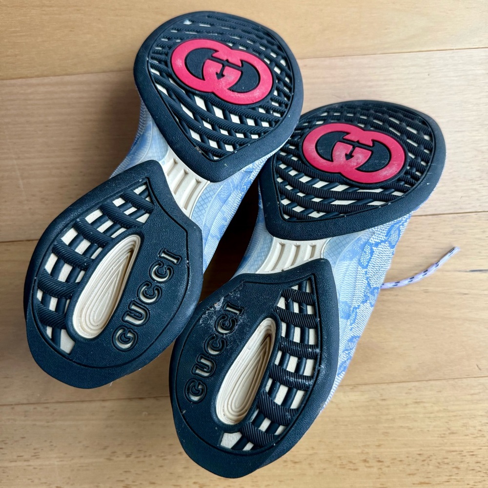 Gucci Blue and Beige Sneakers with Luxurious Craftsmanship - Picture 4 of 6